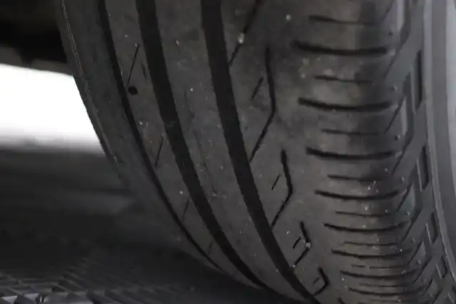 Harmaa Viistoperä, Peugeot 307 – FHE-189