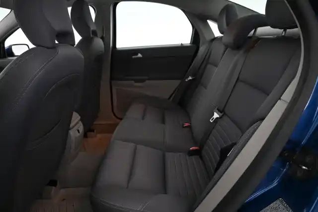 Sininen Sedan, Volvo S40 – FHM-291