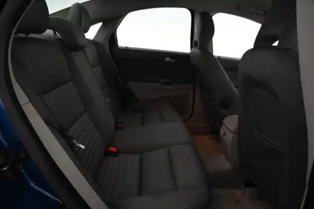 Sininen Sedan, Volvo S40 – FHM-291