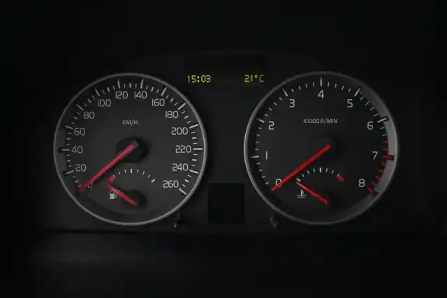 Sininen Sedan, Volvo S40 – FHM-291