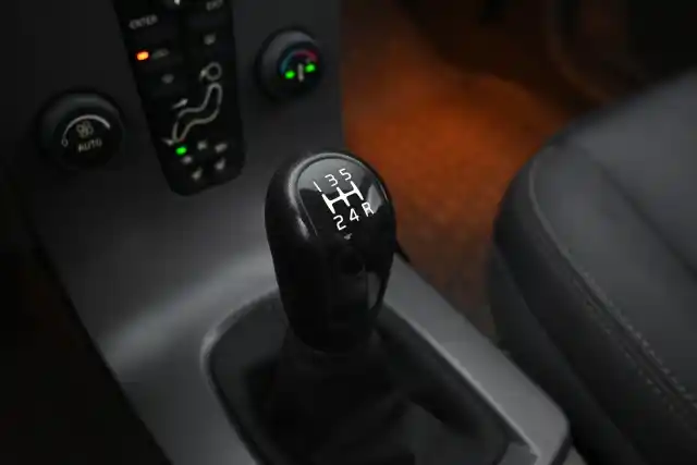 Sininen Sedan, Volvo S40 – FHM-291