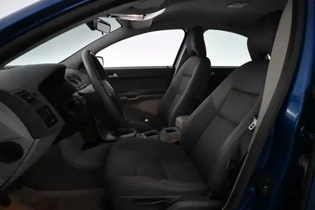 Sininen Sedan, Volvo S40 – FHM-291