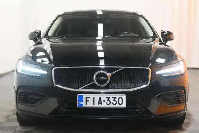 Musta Farmari, Volvo V60 – FIA-330