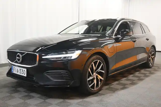 Musta Farmari, Volvo V60 – FIA-330