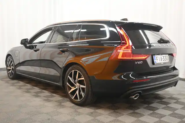 Musta Farmari, Volvo V60 – FIA-330