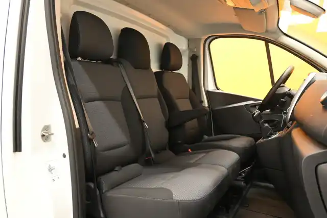 Valkoinen Pakettiauto, Renault Trafic – FIA-670