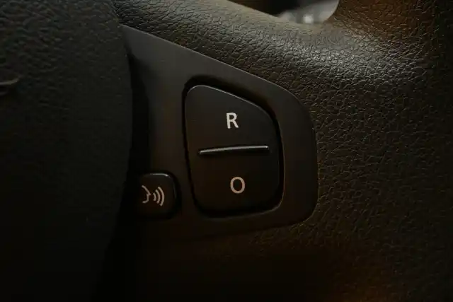 Valkoinen Pakettiauto, Renault Trafic – FIA-670