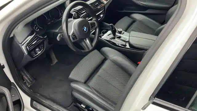 Valkoinen Sedan, BMW 518 – FIA-940