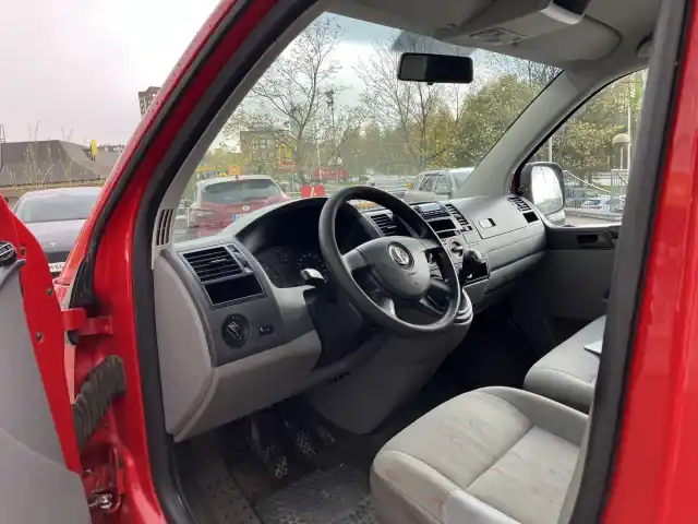 Punainen Pakettiauto, Volkswagen Transporter – FII-627