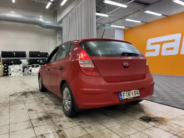 Punainen Tila-auto, Hyundai i30 – FIK-154