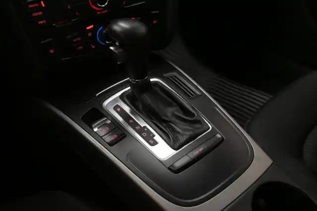 Punainen Sedan, Audi A4 – FIO-969