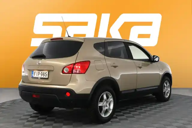 Ruskea Maastoauto, Nissan Qashqai – FIP-985