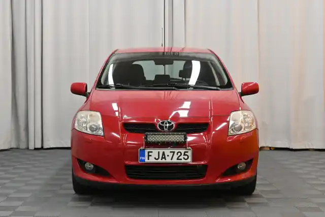 Punainen Viistoperä, Toyota Auris – FJA-725