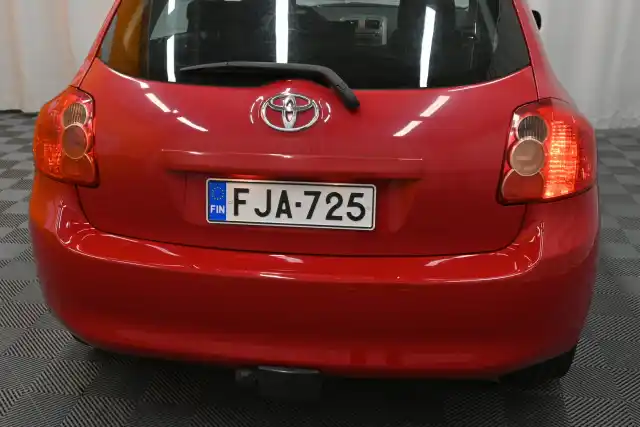 Punainen Viistoperä, Toyota Auris – FJA-725