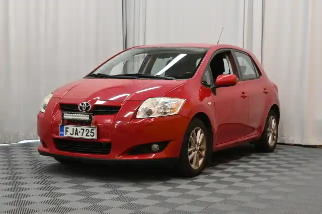 Punainen Viistoperä, Toyota Auris – FJA-725