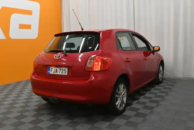 Punainen Viistoperä, Toyota Auris – FJA-725