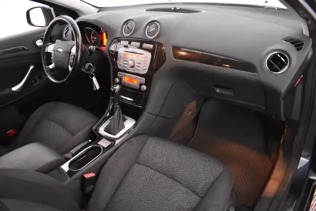 Harmaa Farmari, Ford Mondeo – FJB-145