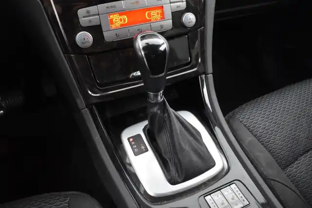 Harmaa Farmari, Ford Mondeo – FJB-145