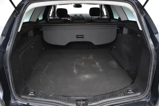 Harmaa Farmari, Ford Mondeo – FJB-145