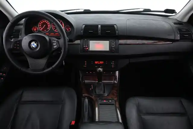 Harmaa Maastoauto, BMW X5 – FJC-425