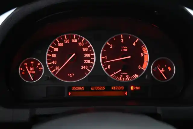 Harmaa Maastoauto, BMW X5 – FJC-425