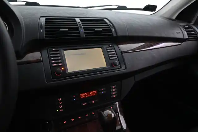 Harmaa Maastoauto, BMW X5 – FJC-425