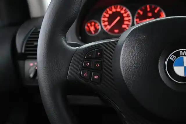 Harmaa Maastoauto, BMW X5 – FJC-425