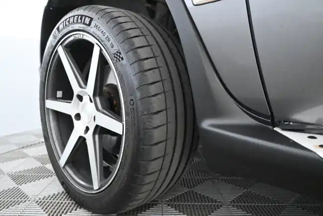 Harmaa Maastoauto, BMW X5 – FJC-425