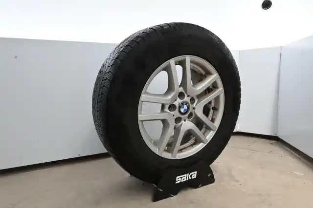 Harmaa Maastoauto, BMW X5 – FJC-425
