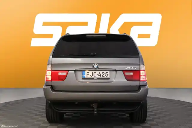 Harmaa Maastoauto, BMW X5 – FJC-425