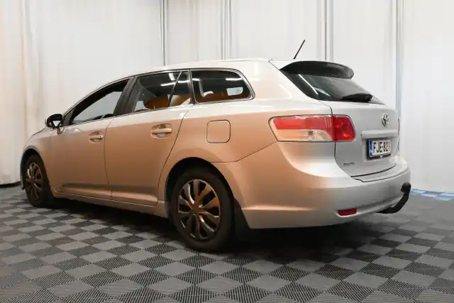 Hopea Farmari, Toyota Avensis – FJE-821