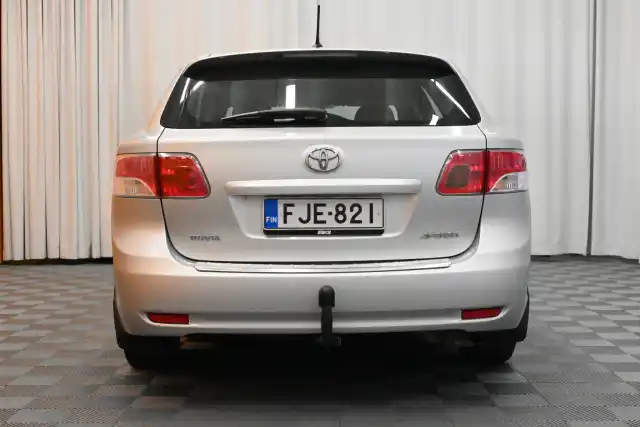 Hopea Farmari, Toyota Avensis – FJE-821