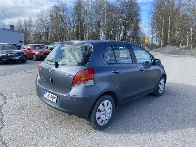 Sininen Viistoperä, Toyota Yaris – FJG-689