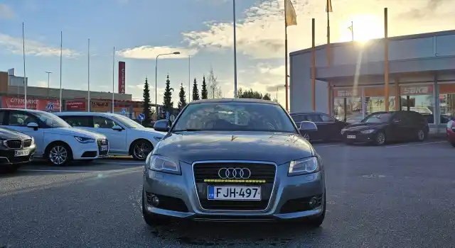 Harmaa Viistoperä, Audi A3 – FJH-497