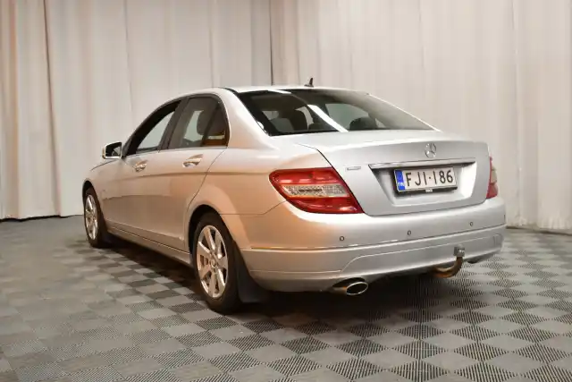 Harmaa Sedan, Mercedes-Benz C – FJI-186