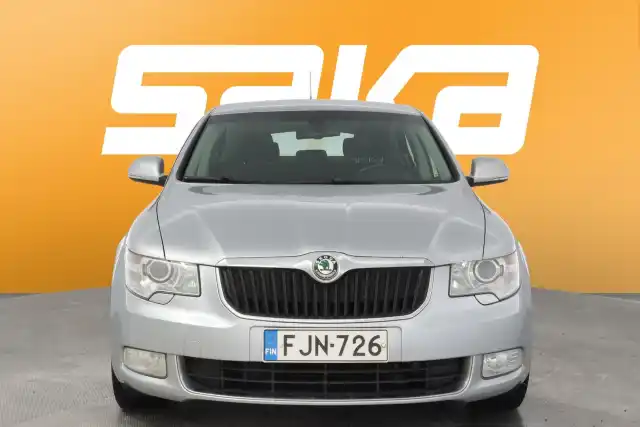 Harmaa Sedan, Skoda Superb – FJN-726