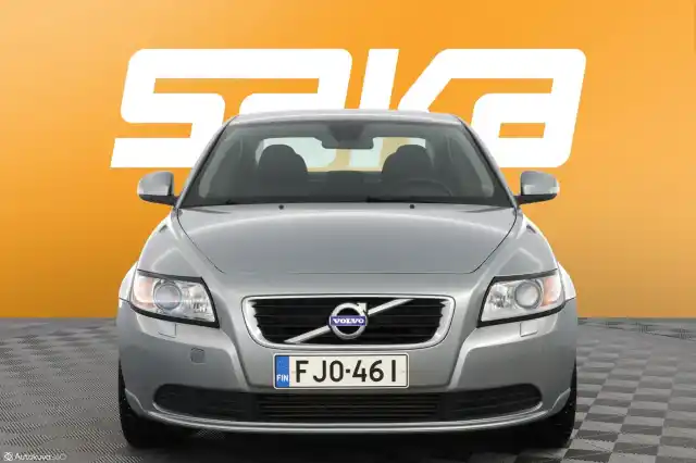 Harmaa Sedan, Volvo S40 – FJO-461