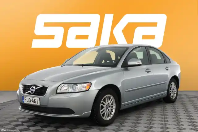 Harmaa Sedan, Volvo S40 – FJO-461