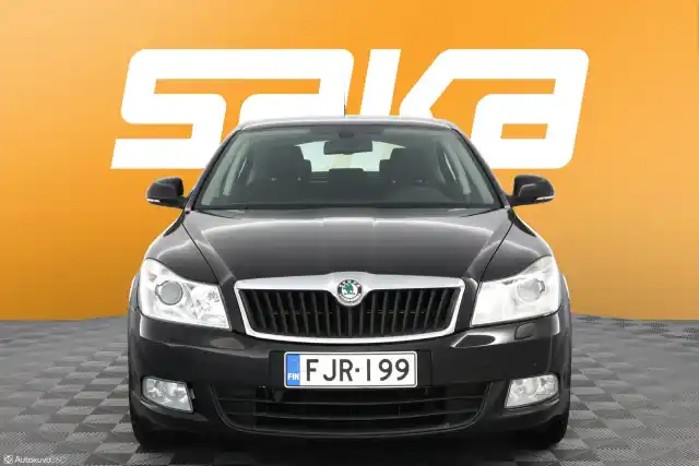 Musta Viistoperä, Skoda Octavia – FJR-199