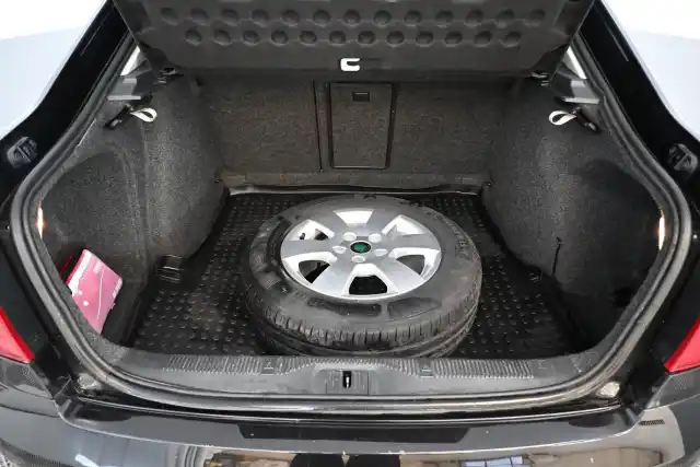Musta Viistoperä, Skoda Octavia – FJR-199
