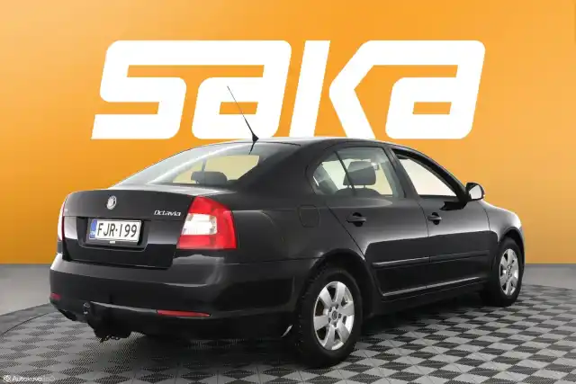 Musta Viistoperä, Skoda Octavia – FJR-199