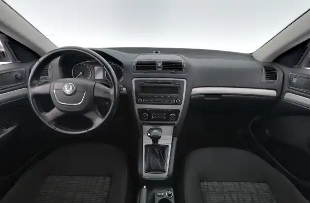 Musta Viistoperä, Skoda Octavia – FJR-199