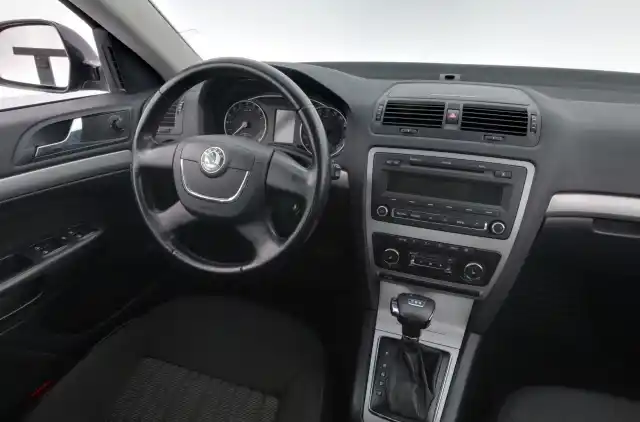 Musta Viistoperä, Skoda Octavia – FJR-199