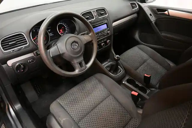 Harmaa Viistoperä, Volkswagen Golf – FJU-308