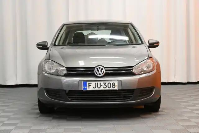 Harmaa Viistoperä, Volkswagen Golf – FJU-308