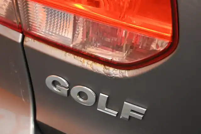 Harmaa Viistoperä, Volkswagen Golf – FJU-308