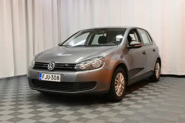 Harmaa Viistoperä, Volkswagen Golf – FJU-308