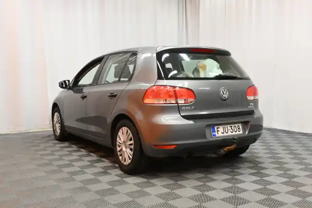 Harmaa Viistoperä, Volkswagen Golf – FJU-308