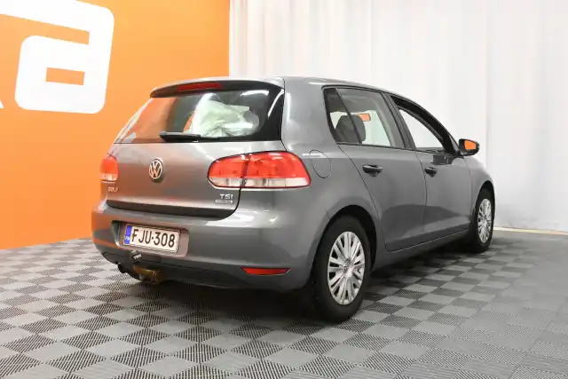 Harmaa Viistoperä, Volkswagen Golf – FJU-308