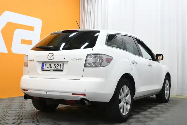 Valkoinen Maastoauto, Mazda CX-7 – FJU-521